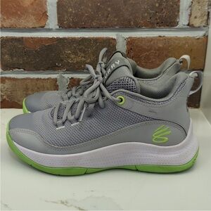 Boys UA Steph Curry Sneakers Sz 3.5!